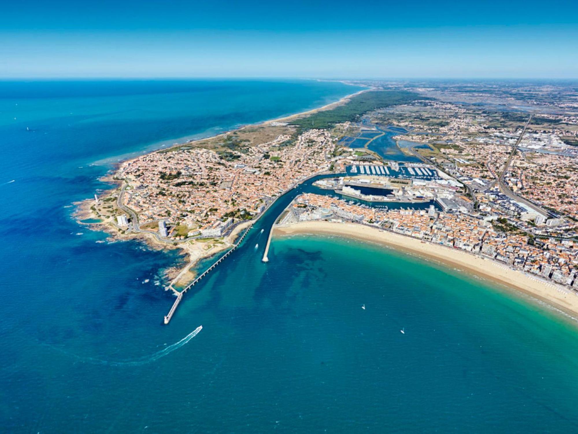 Appartement Moderne Au Centre-Ville, 150M Plage, Wifi, Confort Ideal Pour Familles - Fr-1-92-876 Les Sables-dʼOlonne Buitenkant foto